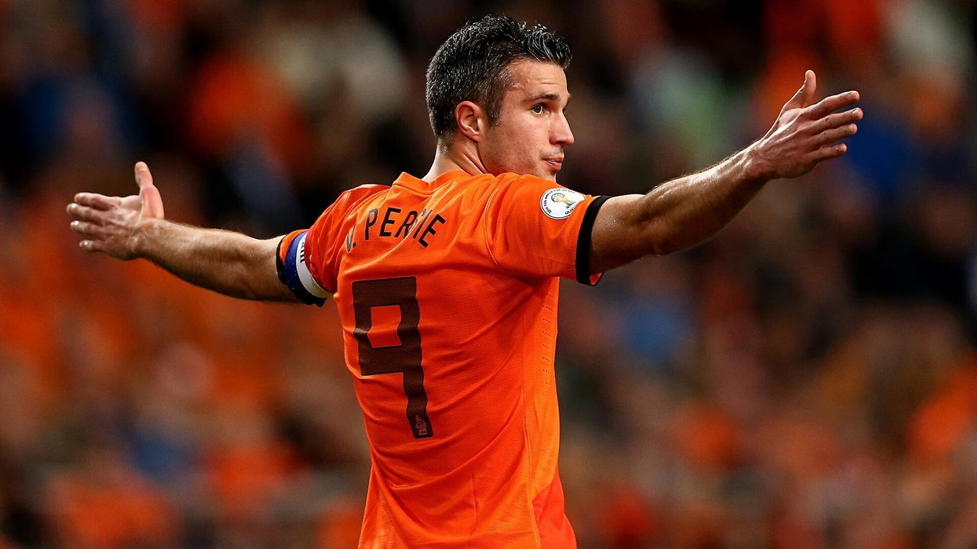 佛罗伦萨中前场穿插提升整体控球质量，佛罗伦萨中锋