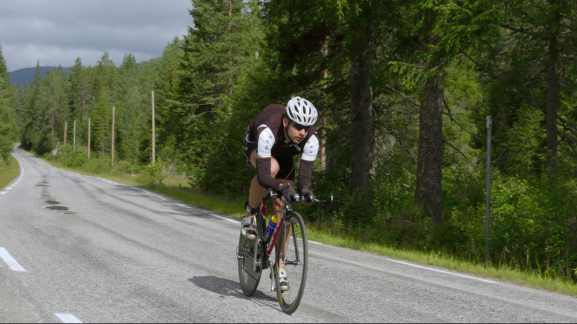 中国男篮提升对抗能力加强身体对位，中国男篮战术分析